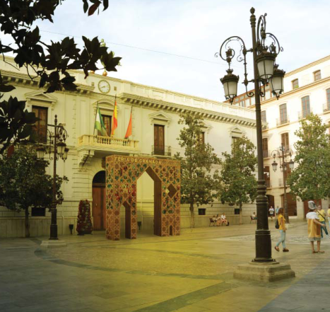 La feria del Corpus del Centro estrena este ao una portada con motivos inspirados en los jardines de la Alhambra